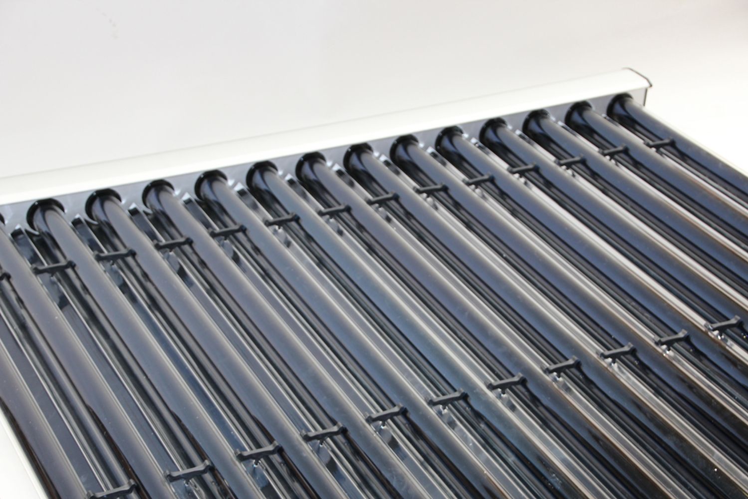 Eurotherm-Solar-PRO-CPC-Detail3 Vakuumröhrenkollektor CPC - Brauchwasser Paket 4,28m² – für 300 Liter Speicher (BW-4.300)